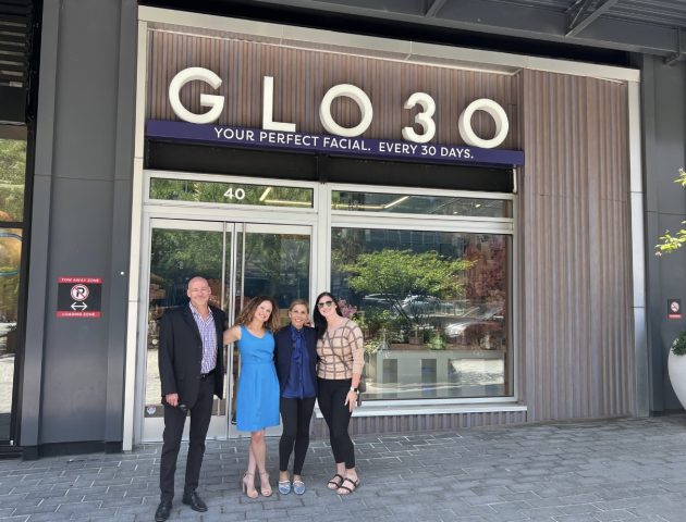 GLO30 franchisees (left) and founder Dr. Arleen Lamba